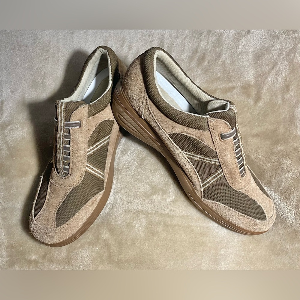 Skechers Women’s Tan and Brown Fit Slip-ons